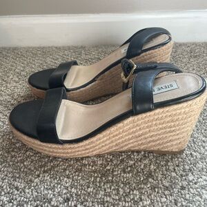 Steve Madden Black and Cream Sandals